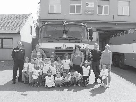 Králický zpravodaj 5/2017-25 V Mateřské škole Červený Potok se nenudíme! Zdravíme vás z naší školky, a jak jsme slíbili, jdeme se s vámi podělit o naše nové zážitky, a že jich není málo!