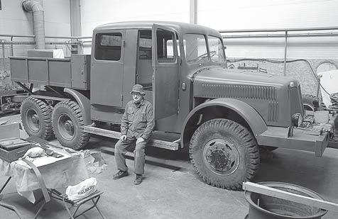 přívěsů, který bez obtíží zvládal náklady až 100 tun těžké... To byla nadupaná Tatra T 141!