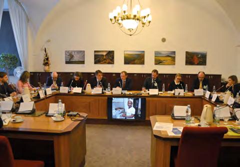 PŘEHLED AKTIVIT V ROCE 2017 Aktivity FoRS v roce 2017 probíhaly v rámci dvou okruhů definovaných v rámci jeho strategie na období 2016 až 2020: 1.