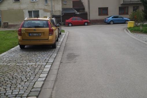 domy. Pohyb o památce Protože na místě dnes již zaniklé tvrzi stojí rodinný d m se zahradou, není možné se do zahrady