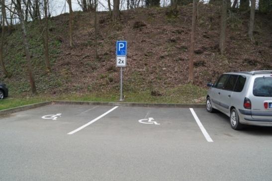 Cesta k památce Cesta vede nejdříve vesnicí po asfaltové cestě.