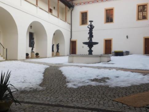 pokladnu Obrázek 8: Schodiště do prvního