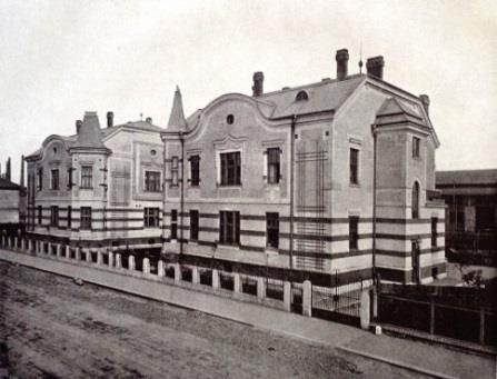 tržnice a základní škola.
