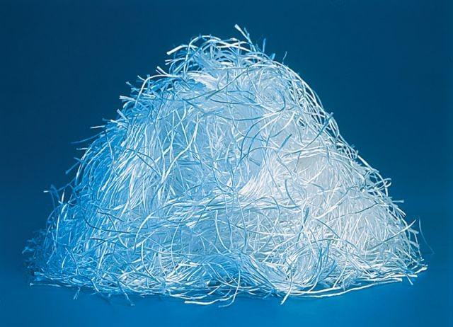 UTB ve Zlíně, Fakulta technologická 27 2 VÝSTUŽNÉ MATERIÁLY Materiály ve formě vláken se jako konstrukční prvky používají jen velmi málo.