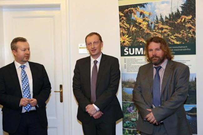 Realizované výstavy Vernisáž výstavy Šumava v Poslanecké sněmovně (foto: Štěpán Rosenkranz) Interní mobilní expozice Datum realizace Název expozice Místo realizace 13. 4.