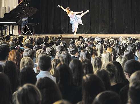 škol vplzeňském kraji vletoš- ním roce slaví kulaté výročí. Týká se to istřední školy živnostenské vplané, plzeňského gymnázia na Mikulášském náměstí iobchodní akademie vplzni.