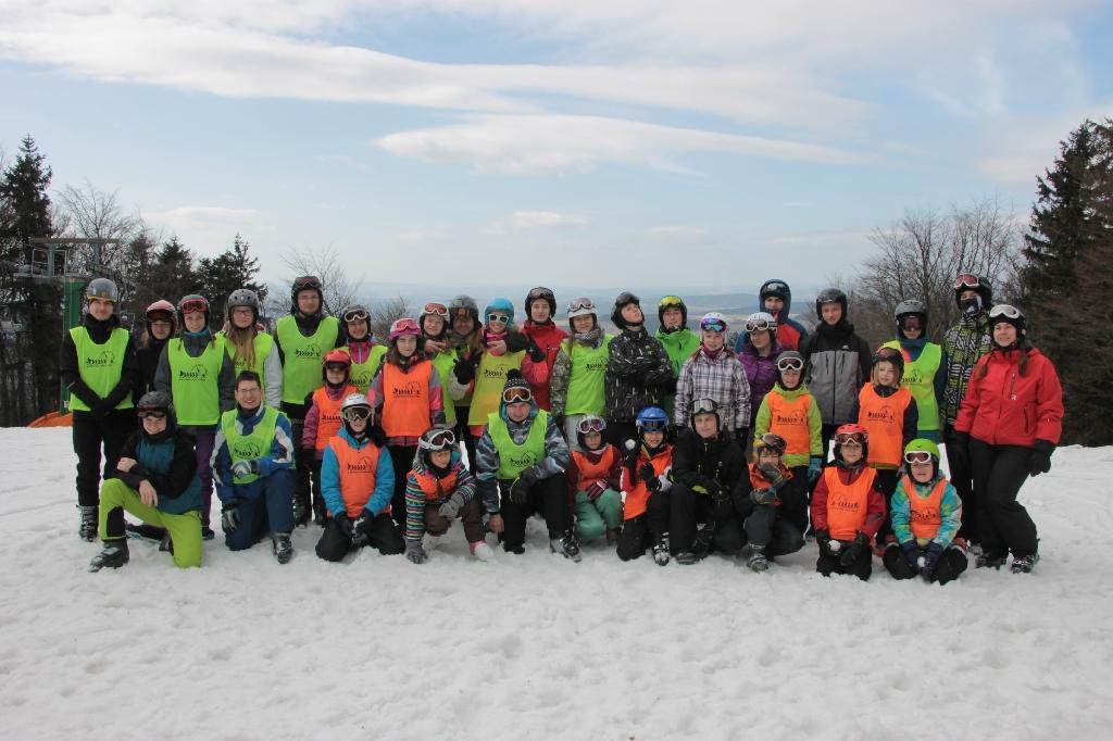 Úvod Letošní Zimní expedice se uskuteční v Jizerských horách v Příchovicích u Kořenova. Hlavní náplní expedice bude tradičně lyžování, snowboardování a dovádění ve sněhu.