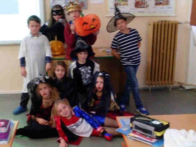 Veselý Halloween Svátky zesnulých jistě nejsou nic veselého. Alespoň u nás v České republice. Halloween, který se slaví v anglicky mluvících zemích, je ale trochu jiného charakteru.