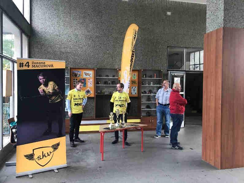 Pod tímto sloganem nás dne 19.9.2017 na třídních schůzkách navštívili zástupci florbalového oddílu TJ Sokol Královské Vinohrady, přišli rodičům představit svůj oddíl.