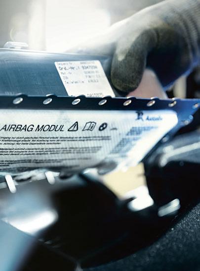 26 27 Inovace a technologie Bezpečnost. Optimální bezpečnost díky nejnovějším technologiím BMW. BMW X1 je vybaveno tou nejnovější technikou, na kterou se můžete kdykoli spolehnout.
