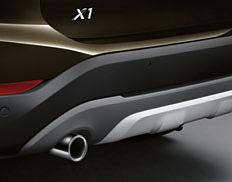 obložení dveří Nakládací hrana zavazadlového prostoru z nerezové oceli Design exteriéru: Maska chladiče ve tvaru ledvinek BMW se sedmi exkluzivně navrženými vertikálními lamelami s čelními plochami v