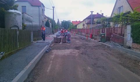 ZPRÁVY Z BENÁTECKÉ RADNICE Multifunkční centrum Z h o t o v i t e l: Firma RONELI SE Podlahy v 2. a 3. podlaží vyschly natolik, že bylo možné zahájit pokládku koberců do pokojů a chodeb hotelu.