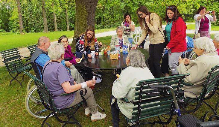 Od druhé dráhy: Zuzana Růžičková, Helena Adášková, Natálie Haspeklová, Miroslava Semanská, Veronika Pařízková Autorské čtení Jan Opatřil Ve čtvrtek 12. 5.