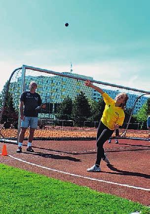 Barbora Šurovská S hospodářskými zvířaty na farmě Biologická olympiáda V dubnu se v Mladé Boleslavi uskutečnilo okresní kolo biologické olympiády, kam naše škola vyslala celkem 6 žáků.