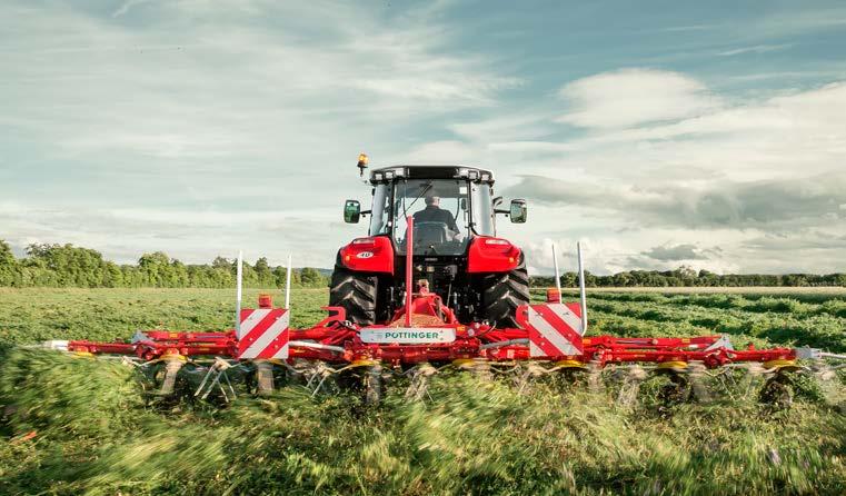 Elektronická regulace tříbodového závěsu (EHR) umožňuje přesné ovládání nesených nářadí. Dynamické omezení kývání Ride Control neutralizuje kývání těžkého neseného nářadí.