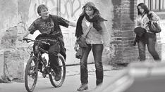 22. 24. 10. 20.00 VS 100 Kč POSEL 2D Drama, ČR, 100, 15+, premiéra Hlavním hrdinou je třicetiletý Petr (Matěj Hádek) zanícený cyklista, někdejší reprezentant nyní pracující jako poslíček.