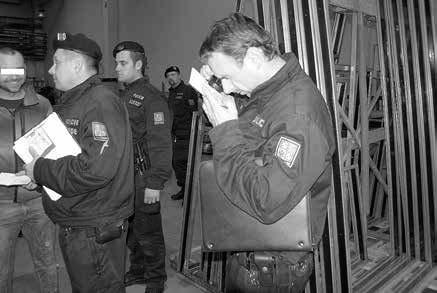 Policisté cizince sdělí podezření ze spáchání trestného činu padělání a pozměnění veřejné listiny s trestní sazbou do tří let, říká Lenka Javorková, mluvčí krajské policie ve Zlíně.