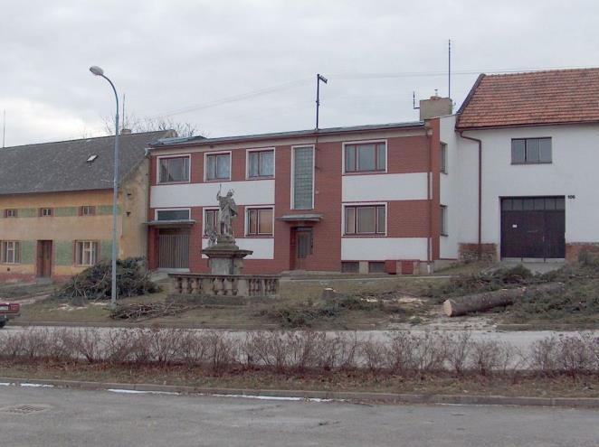 února pořádal pěvecký sbor CANTUS Morkovice v Pačlavicích ples, na němž hrály kapely Gloria a Zabillow. 2.