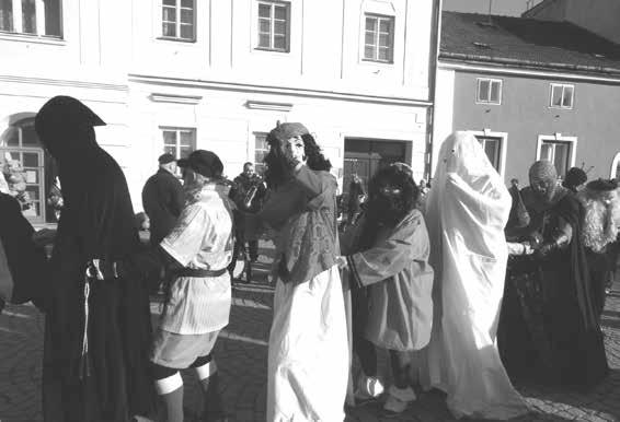 společně pohřbíme basu (dočkáte se i kritického smutečního projevu) a vyhodnotíme soutěž o nejkrásnější dětskou masku. Na všechny pak čeká teplý čaj a sladká drobnost pro každého malého účastníka.