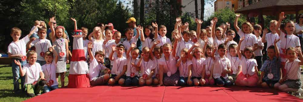 Zahradní slavnost v podmořském stylu Ve čtvrtek 18. května odpoledne byla zahrada MŠ zalita jarním sluncem a slavnostně vyzdobena pracemi dětí. Před 15. hodinou přicházeli první návštěvníci.