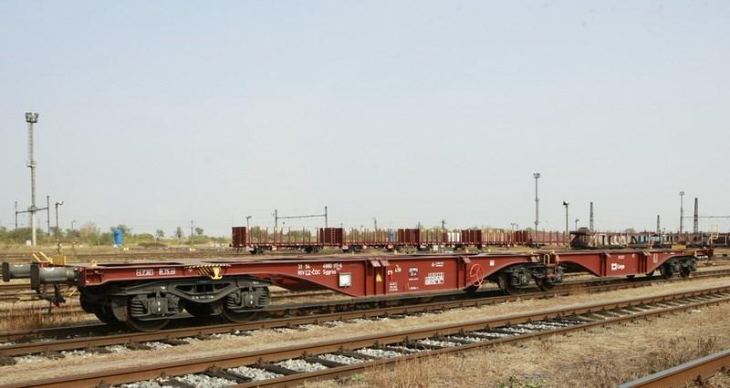 3.5 Intermodální vozy Sggrss / Sggmrss Obr. 24 Vůz řady Sggrss Stručný popis vozu. Vozy řady Sggrss obr. 24 a Sggmrs jsou šestinápravové kloubové železniční nákladní vozy pro kombinovanou dopravu.
