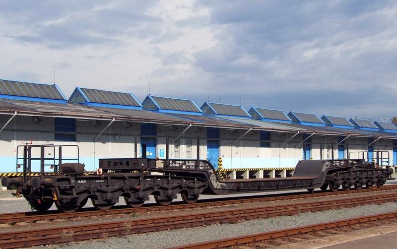 Uaai(k)(k)s Obr. 29 Vůz řady Uaai Stručný popis vozu. Osminápravový řada Uaaikks popř. desetinápravový řada Uaai obr. 29 hlubinový a vanový vůz.