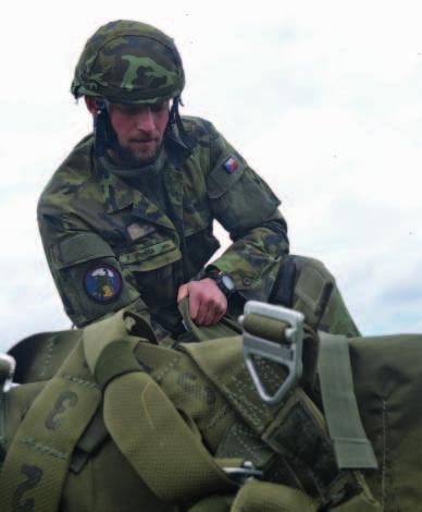 V hlavní roli Bren a Phantom Vojáci drilovali dynamickou střelbu s útočnou puškou CZ 805 Bren a pistolí ČZ 75 SP-01 Phantom hlavními zbraněmi, kterými brigáda disponuje, na blízké i daleké cíle, ale