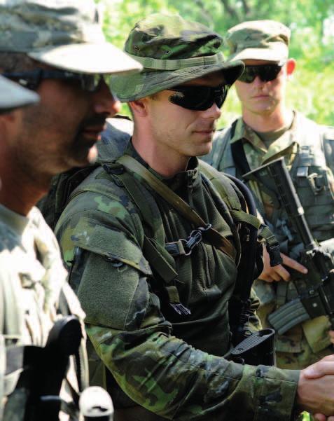 kde probíhala série školení a poučení. Sedmihodinový časový posun Po příletu do USA se museli příslušníci 7.