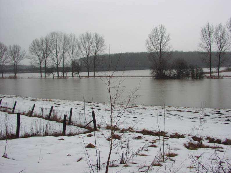 eský hydrometeorologický ústav pobo ka Hradec Králové Povod ová situace v oblasti severovýchodních ech b ezen - duben 2006 P edkládá: RNDr. Zden k Šifta Zpracovali: Ing.