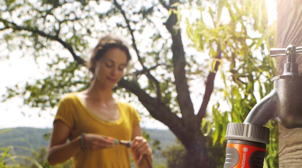 Zavlažování Zahrada je místem odpočinku a relaxace. Aby vaše rostliny a trávník zůstaly zelené a zdravé, neměli byste se zříci správného zavlažování.