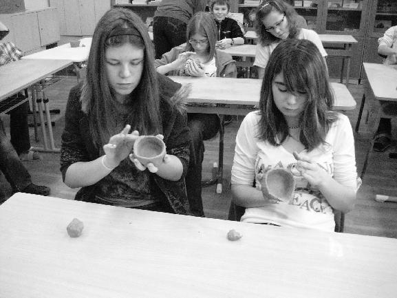 Jejich vystoupení bylo nejen zábavné, ale i poučné: spolužáky navíc seznámili s tradicemi a historií tohoto svátku. Žáci 5. 7.