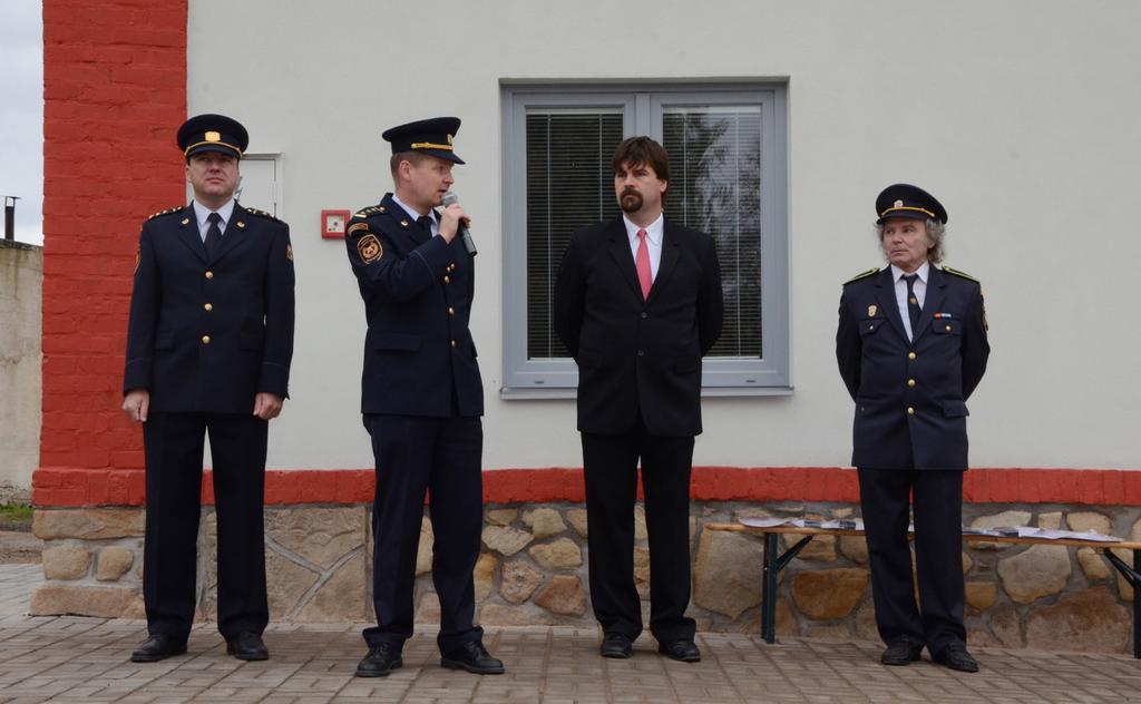 Neotevírala se pouze nová hasičská zbrojnice, ale také nově vybudovaný sklad ŠSA, který bude sloužit pracovní četě k uskladnění strojů, dále budova Obecního úřadu dostala nový kabát i proluka u
