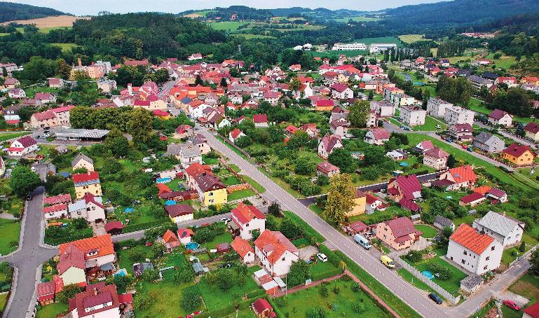 Za všechno může moderní technika, svůj dron pošle k nebi a pomocí speciálního zařízení dělá třeba nádherné letecké snímky Čkyně. Navíc plánuje, že takto navštíví místa, kam by se normálně nedostal.