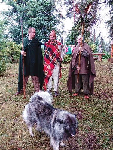 Další zastávkou je vrch Věnec, kde se na nás bude těšit druid. Od 15.30 hodin začíná Keltská slavnost ve Lčovicích v místní části Konopice. Od 18.00 hodin hraje skupina H-Band.