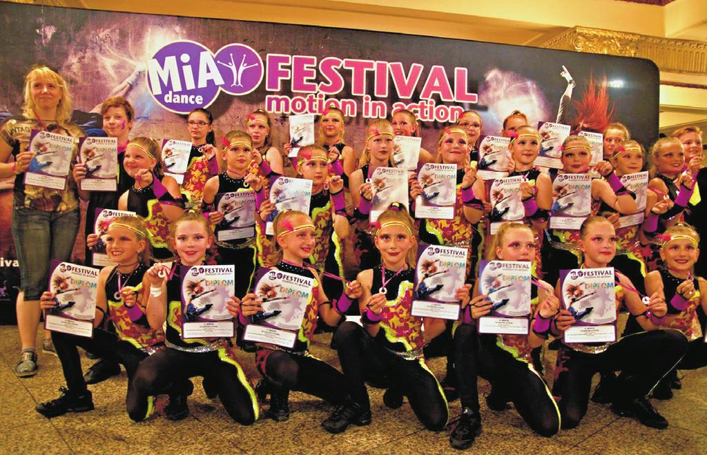 SPORT / 17 Mistryně České republiky mažoretky Linetbells Litovelské mažoretky se letos přihlásily do dvou mažoretkových asociací: Czech Majorettes Association (CMA) a Česká Mažoretková a Twirlingová