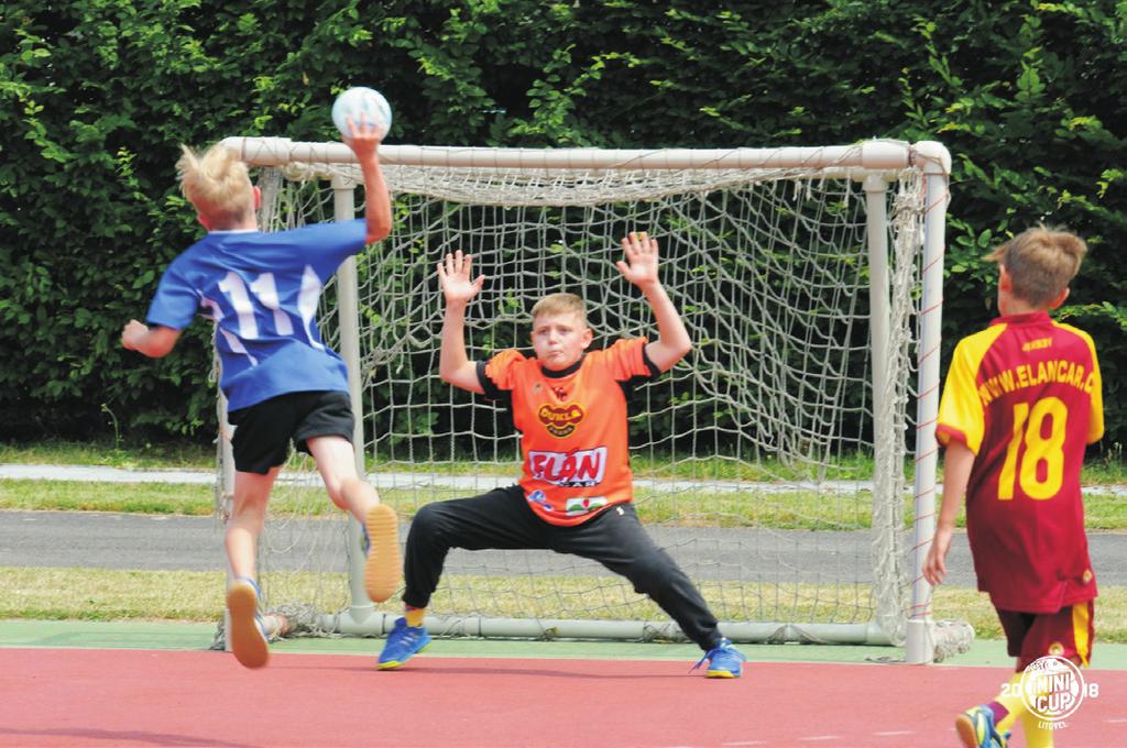 Dostálem li mladí závodníci umístění na stupních vítězů a to hned třikrát. O víkendu 21. a 22. dubna se v Praze konalo Mistrovství České republiky na dlouhých tratích.