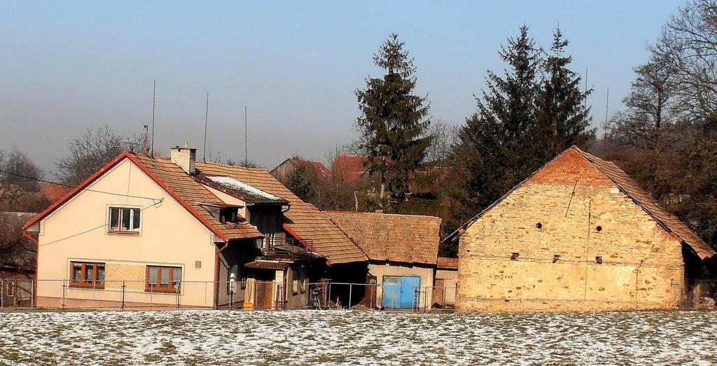 Josef Chudý byl od roku 1919 v zastupitelstvu obce, pokladníkem obce a od roku 1933 kronikářem. V době protektorátu bylo nařízeno, aby kronikáři obcí sepsali do kronik své životopisy.