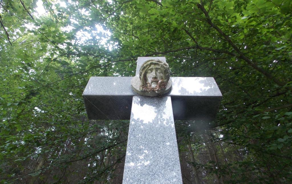 Na památku syna Václava nechal Josef Chudý v roce 1941 postavit nad svou usedlostí, v romantickém místě, které měl syn rád, pomníček, kde říkáme U Křížku.