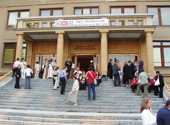 Obr. 17: První dvacetiletí se OHD konaly v prostorách Teoretických ústavů LF UP. Konference byla původně pořádána v budově Teoretických ústavů LF UP na Hněvotínské ulici (Obr. 17 21, 23).