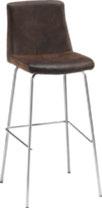 Židle s potahem se vzhledem kůže v kamenné šedé barvě, k dostání za stejnou cenu také v tmavě hnědé barvě, s dřevěným úchytem, nohy z bukového