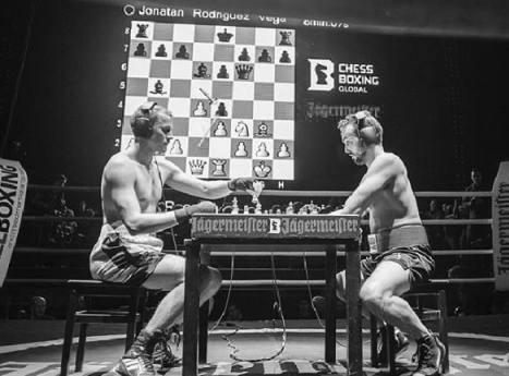 8 ŠACHY V BOXERSKÉM RINGU Právě s Ulrichem Stockem a Anatolem Vitouchem vyrážíme v pátek večer na ještě jedno atraktivní berlínské šachové podívání do Festsaal Kreuzberg.