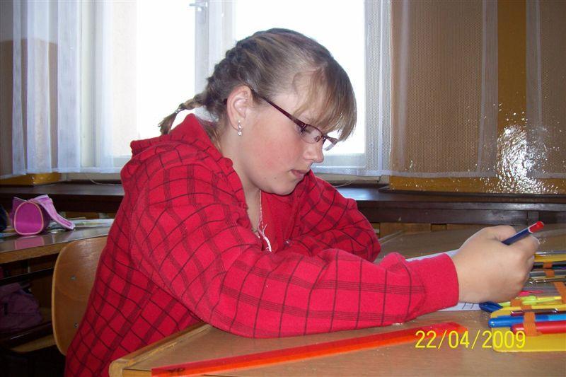 JAK TO ZAČALO? Než jsem přešla na gymnázium, chodila jsem na základní školu Edisonova. Měla jsem jí hned, jak se říká za rohem, proto jsem nevěděla, jestli se mám hlásit na gymnázium nebo ne.