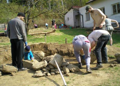 Výstava fotografií Dětského lesního klubu Hájenka. Výstava se uskutečnila v době konání Mezinárodního festivalu dokumentárních filmů (24. - 29. října) ve foyer divadla DIOD.