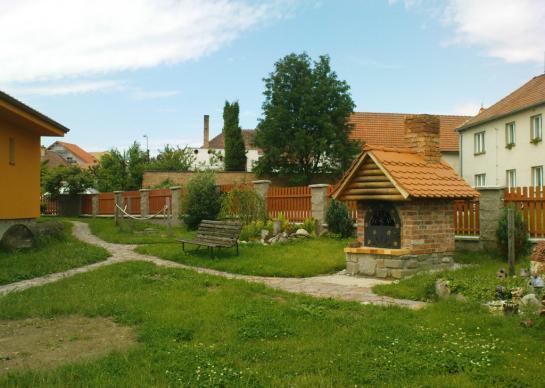 Obec Slavče měla jiţ koncem roku 2007 připraveny dvě akce, se kterým se mohla o takovéto dotace ucházet. Byly to projekty, jejichţ realizaci by naše obec zvládla sama zafinancovat jen těţko.