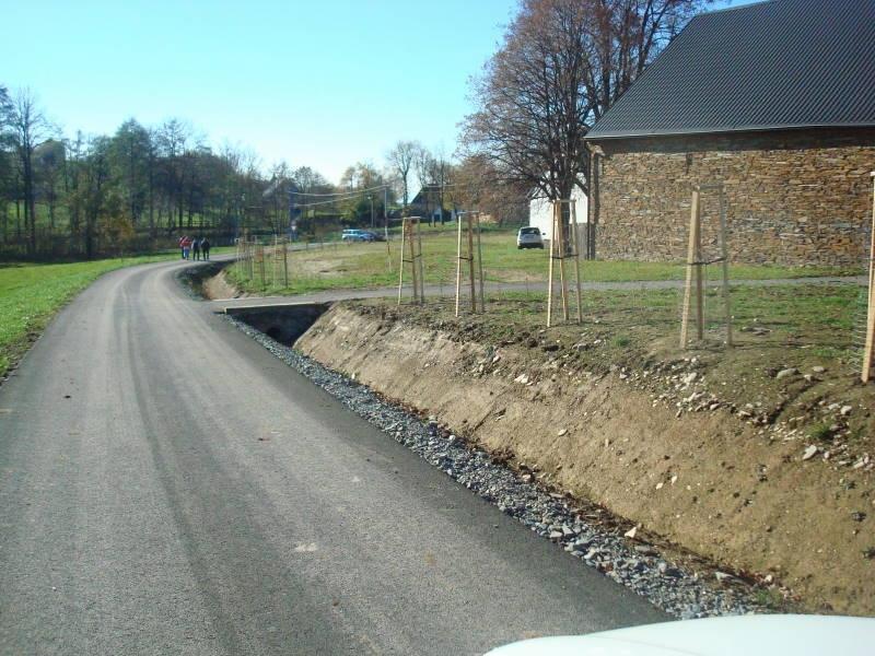 Do této aktivity patří také zakoupení 12 ks kontejnerů (celkové náklady 560 tis. Kč, z toho dotace 490 tis.