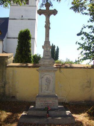 Mezi významné investiční akce patří Oprava místní komunikace v Šumvaldě. Celkové náklady byly ve výši 1 221 tis. Kč,