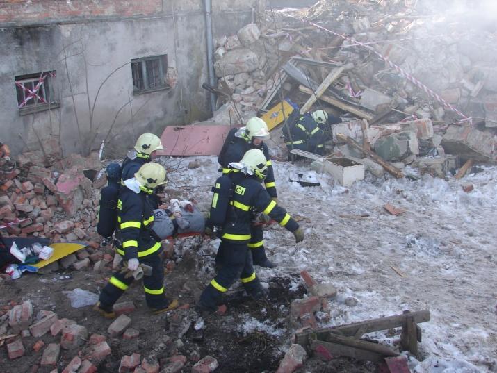 Dopravní nehoda 1 2 2 0 0 0 5 Únik neb.chem. látky 0 1 2 5 2 0 10 Technická havárie 3 6 11 0 7 2 29 Radiační hav. a nehoda 0 0 1 0 1 1 3 Ostatní mim.