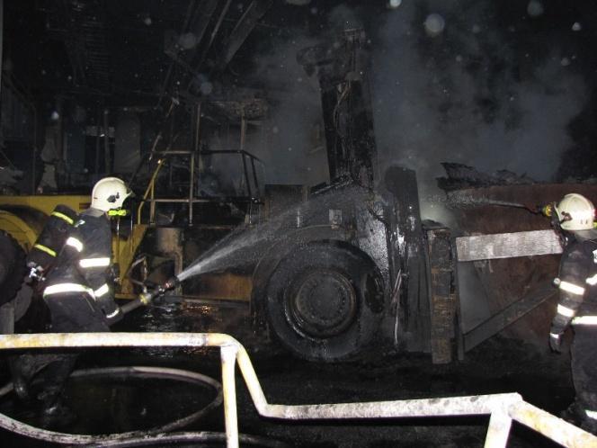 000,- Kč 1x HZP Vítkovice Vítkovice Heavy Machinery, a.s. uchráněné hodnoty: 10.000.000,- Kč V důsledku prasknutí hydraulické hadice na zvedacím hydraulickém válci speciálního kolibového manipulátoru
