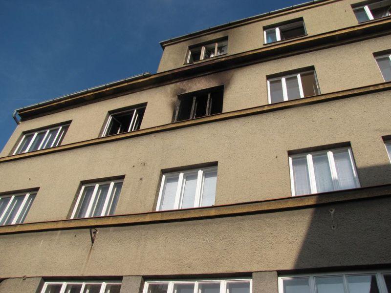 V průběhu jeho pouţívání došlo k uvolnění šroubového spoje a vlivem teploty přechodového proudu ke vznícení izolace vodiče.