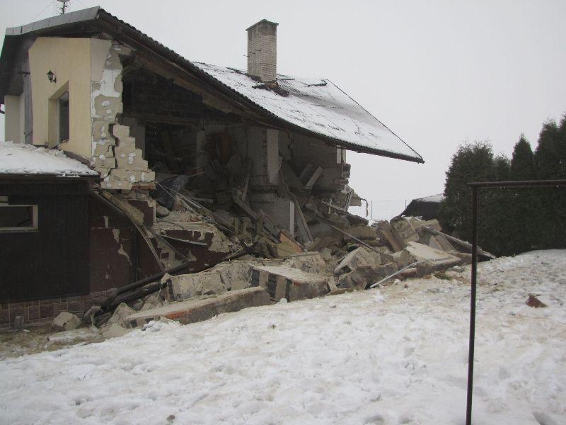 000,- Kč 3x HZS MSK stavebních konstrukcí pravé poloviny uchráněné hodnoty: 0,- Kč domu a narušení statiky dalších stavebních konstrukcí.